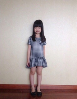 Váy thô kẻ caro cho bé gái