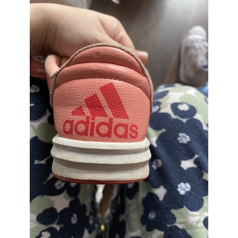 Giày thể thao adidas bé gái