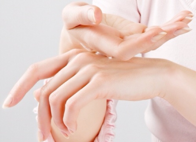 KEM DƯỠNG DA TAY NGA SILKY HANDS CHÍNH HÃNG