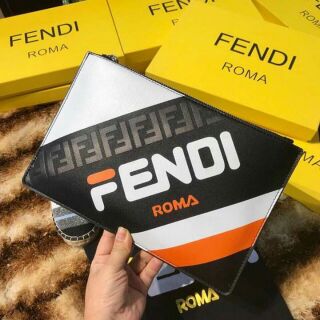 Clucht fendi về hàng
-fullbox hãng
- mã: hbk - qt