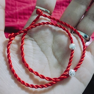 Vòng tay chỉ đỏ bi bạc may mắn