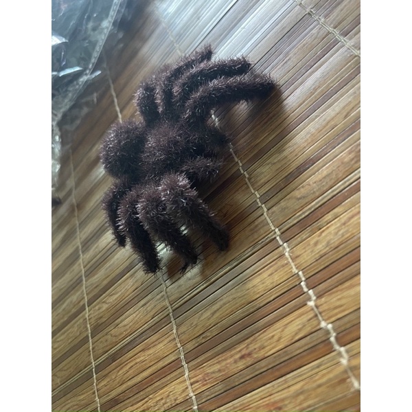 Mô hình nhện size lớn có lông cosplay Halloween mã YY-98