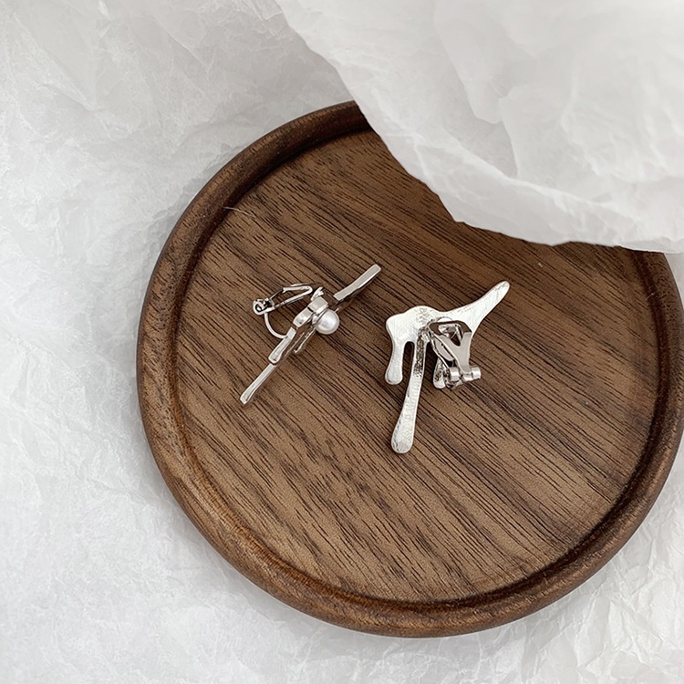 Khuyên tai kẹp không bấm lỗ chốt cố định K052 bằng hợp kim mạ bạc hình giọt nước đính hạt trai dáng ngắn Leous