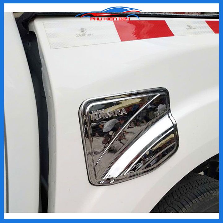 Ốp nắp bình xăng Navara 2015-2016-2017-2018-2019-2020-2021 mạ crom chống trầy trang trí ô tô