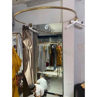 Khung treo rèm thay quần áo