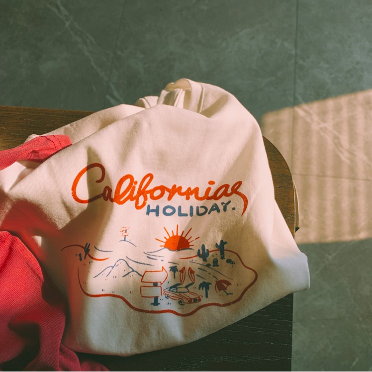 𝗺𝗶𝗲 𝘀𝘁𝘂𝗱𝗶𝗼 - Áo thun California Holiday