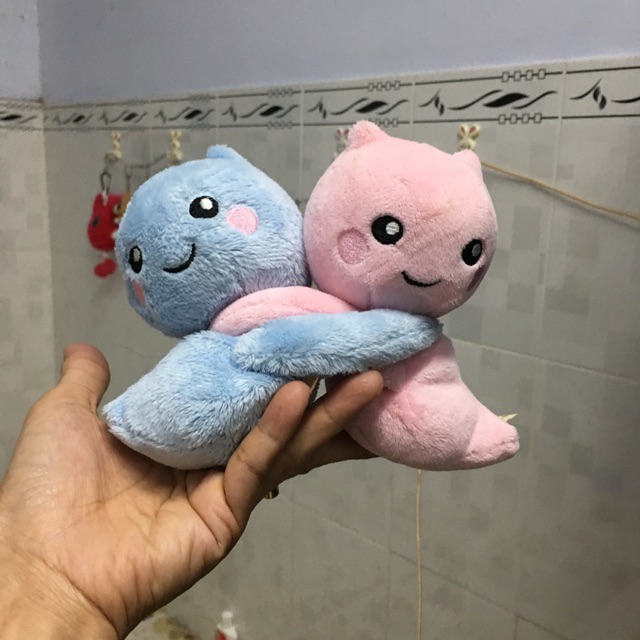 Mèo con nhồi bông.