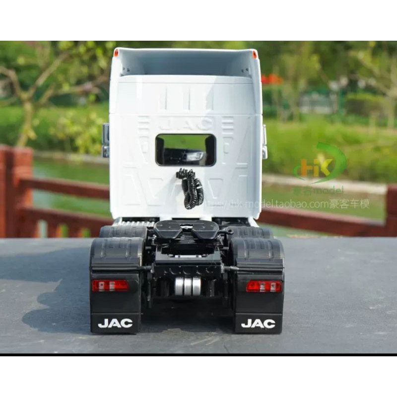 Xe mô hình đầu kéo container JAC V7 Kim loại 1:24