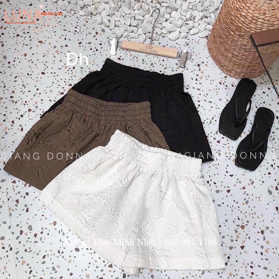 Quần đùi nữ ống rộng cạp chun lưng thun cao co giãn màu Đen Trắng - Quần xốp phồng nữ in hoa nổi dập ly 3D đi biển ở nhà