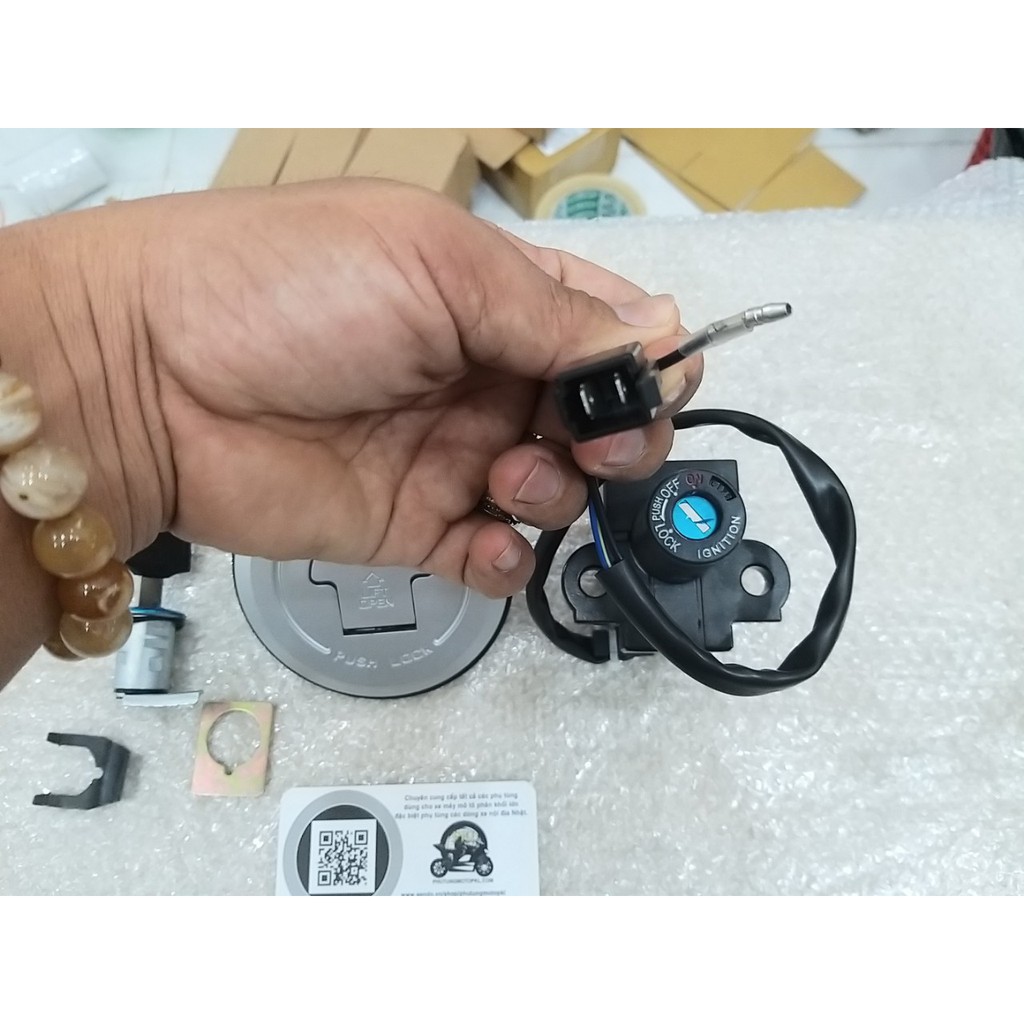 Bộ ổ khóa và nắp bình xăng lớn Hornet 250