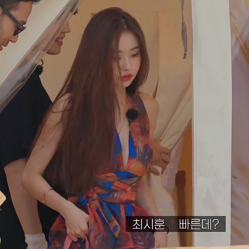 Đầm hai dây xếp tầng in họa tiết độc đáo cho nữ