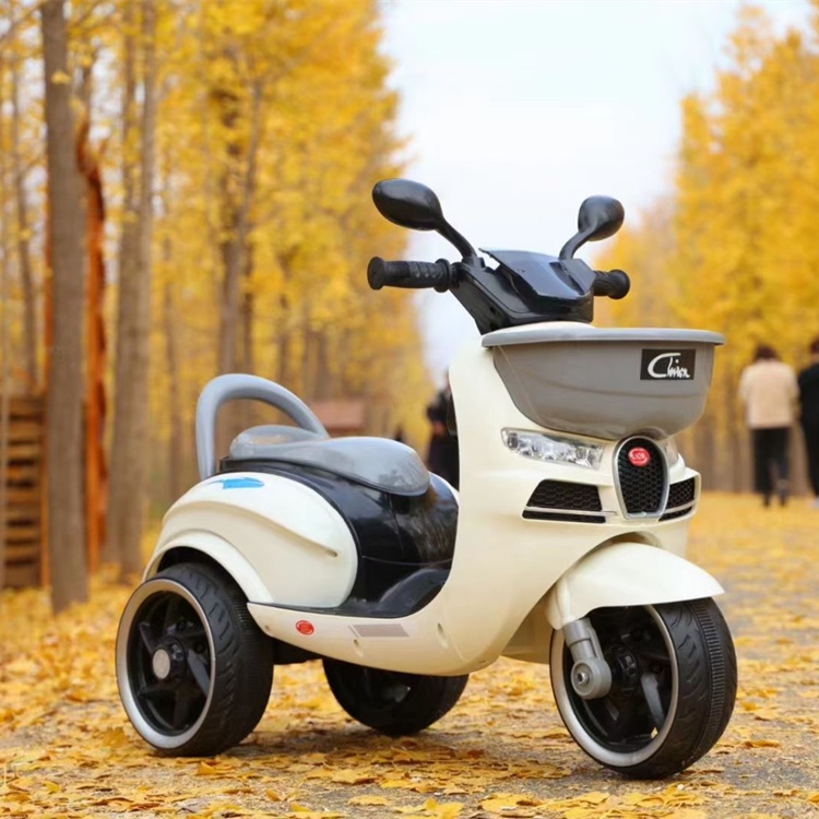 Xe máy điện đồ chơi 3 bánh CHIWA cho bé vui chơi ngoài trời