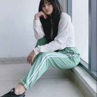 Quần Jogger 2 sọc xanh ngọc unisex - Quần sọc bo ống màu xanh lá nam nữ cực đẹp
