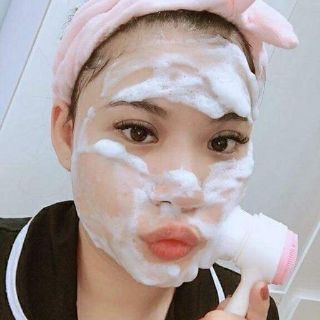 Cọ Rửa Mặt 2 Đầu Massage Mặt (Màu Ngẫu Nhiên)