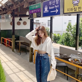 Áo len croptop cổ V
