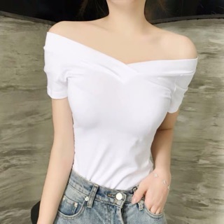 Áo thun cổ tim trễ vai