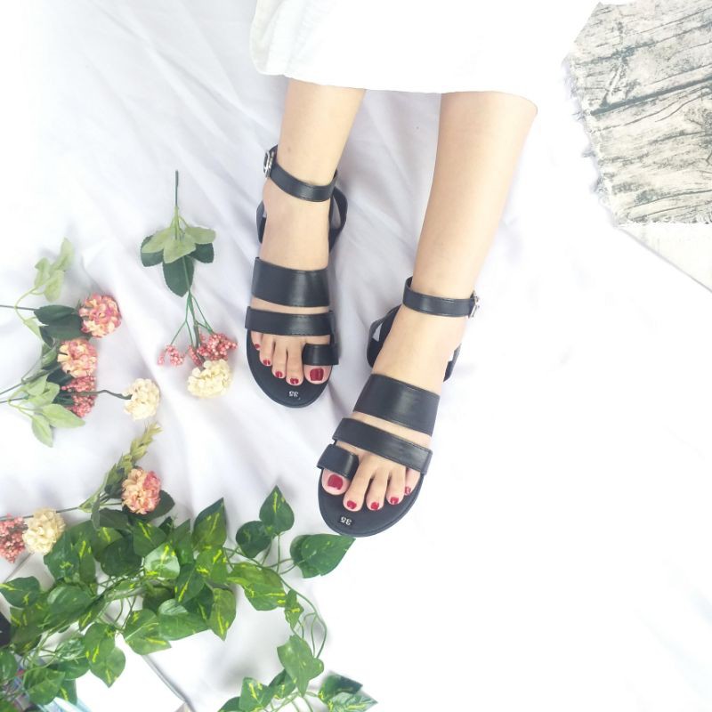 Giày sandal xỏ ngón quai hậu móc gài đi học hình thật