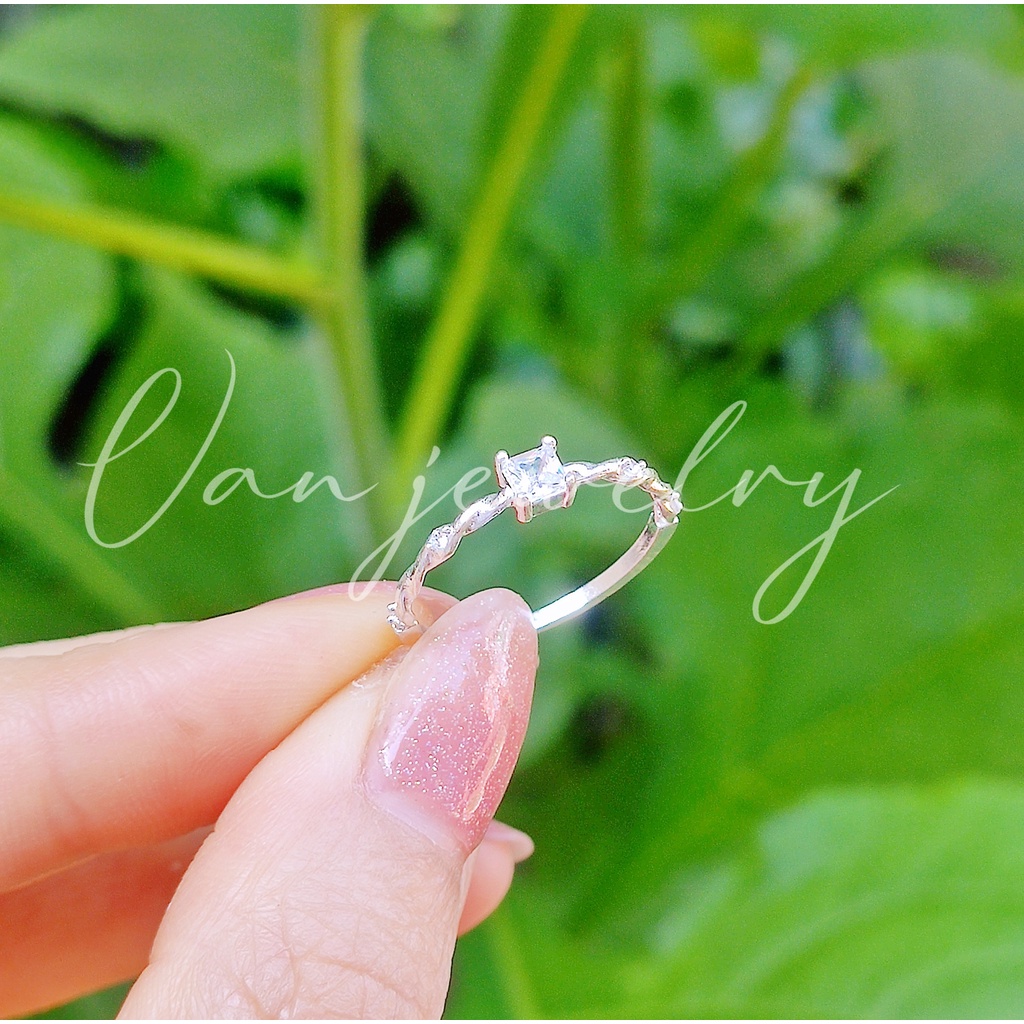 Nhẫn bạc Nhẫn xoắn sợi gắn đá vuông nhỏ xinh Van Jewelry V10720