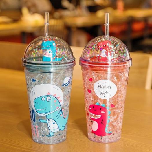 Cốc Đựng Nước Nhũ Kim Tuyến Hình Khủng Long Dung Tích 500ml Có Kèm Ống Hút (Giao màu ngẫu nhiên)