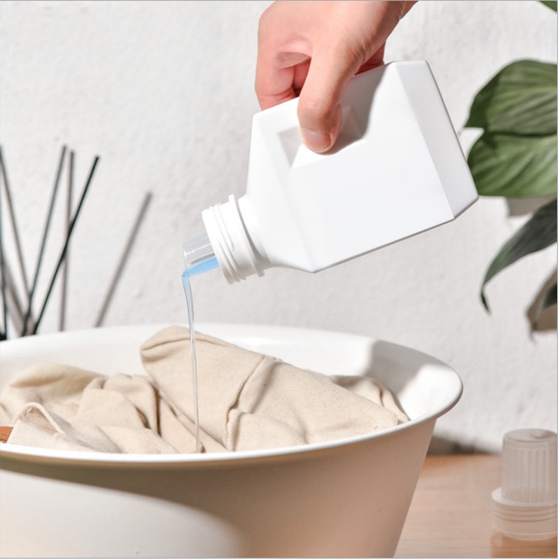 Bình nhựa SUAKE rỗng đựng dầu gội có thể chăm đầy lại