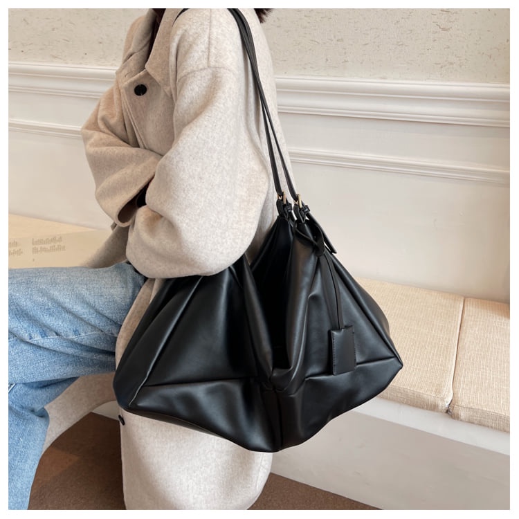 Túi xách trơn form mềm charm hình chữ nhật