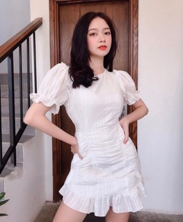 ĐẦM NHÚN LAI BÈO HỞ LƯNG