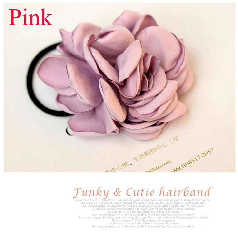 Cột tóc kiểu bông hoa đơn giản nữ tính