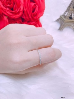 Nhẫn hàng đá mảnh