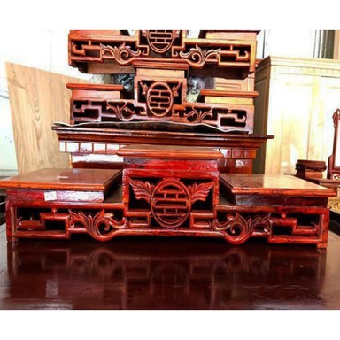 Kệ tam cấp giữa bát hương