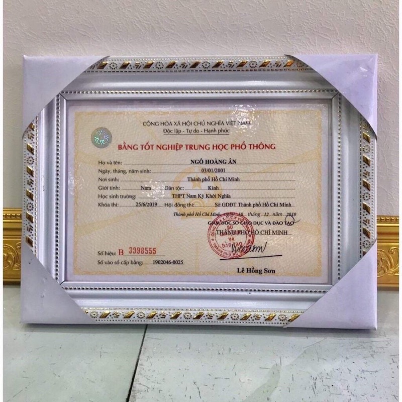 Khung ảnh để bàn và treo tường mặt kính 13x18 mẫu hoa văn đẹp.