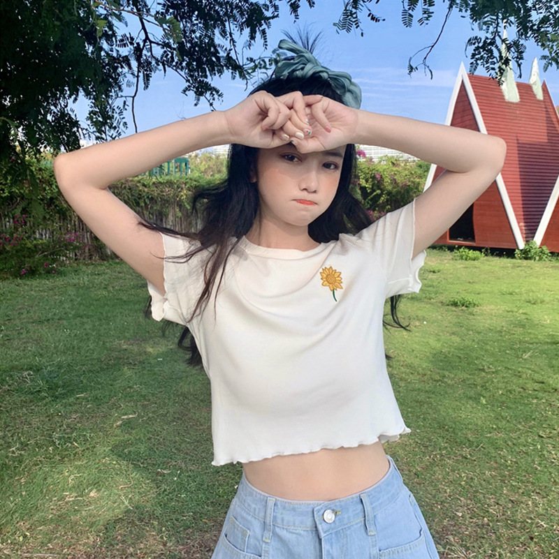 Áo Thun Ngắn Tay Thêu Hoa Cúc Xinh Xắn Cho Nữ