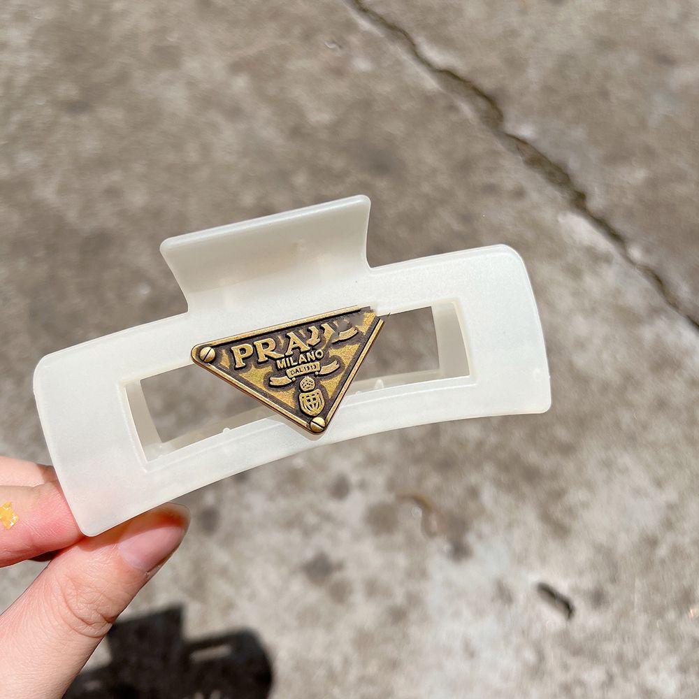 Kẹp Tóc Hình Tam Giác Màu Ngà Phong Cách Hàn Quốc Đơn Giản Cho Nữ