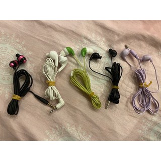 Tai nghe đồng giá 30k