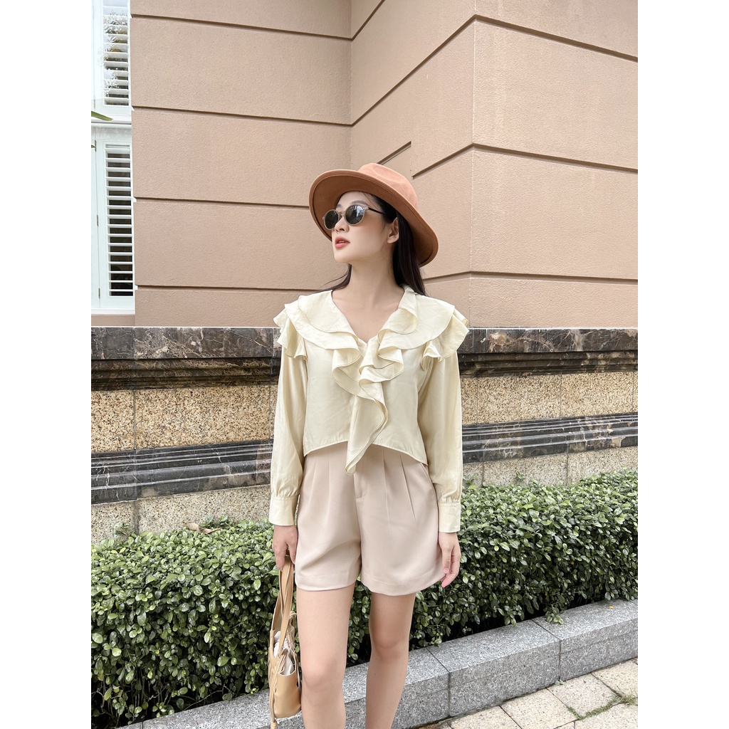 YU CHERRY | Áo cổ tim bèo tay dài, Ruffle Heart Blouse YA414