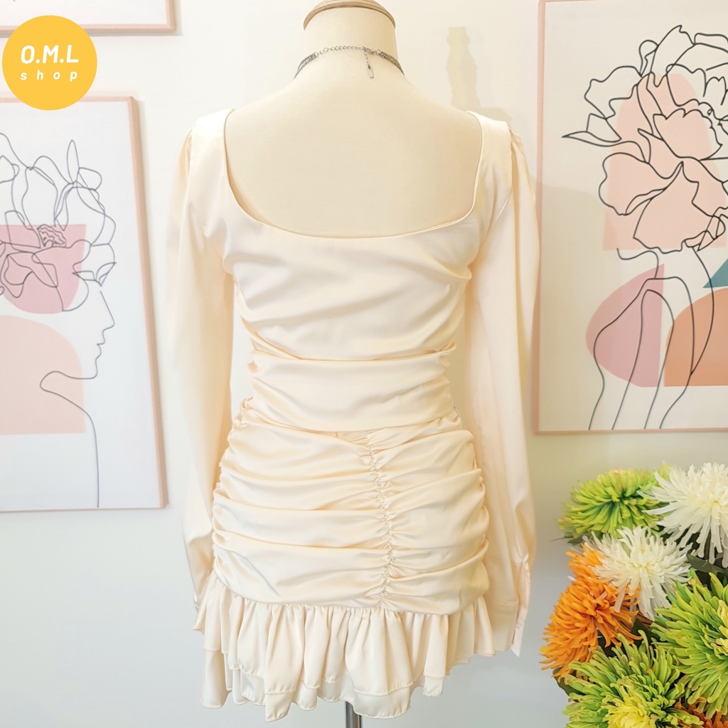 Set áo croptop cổ vuông ngực đính lông phối váy ngắn nhún viền bèo nút ngọc gợi cảm