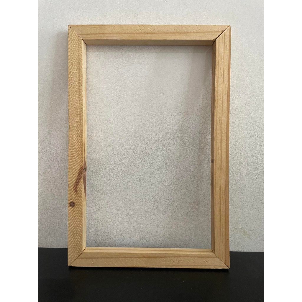 1 khung bằng gỗ vuông/ chữ nhật để chưng tranh, ảnh hoặc vải