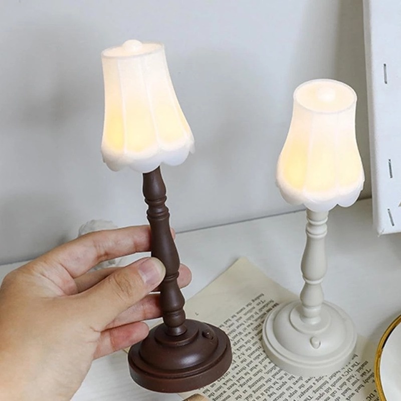 Đèn Ngủ Nhỏ Cổ Điển Châu Âu Với Vỏ Đèn Trắng Trang Trí Phòng Khách/Phòng Ngủ