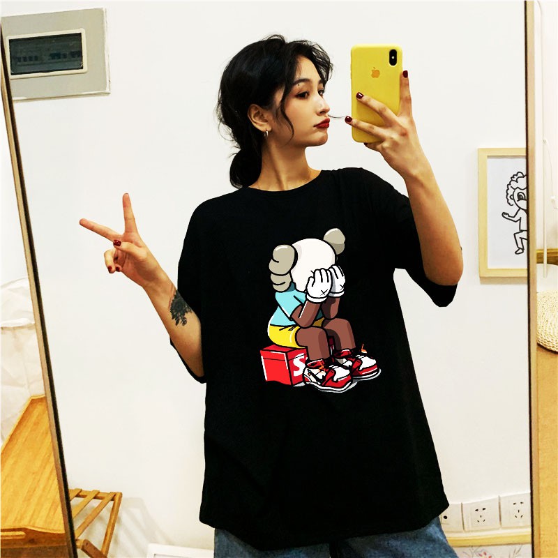 Áo thun bigsize unisex dáng rộng tay lỡ nữ búp bê KAWs 2 màu chất đẹp Có Big Size - áo phông 360 form rộng đen trắng QC