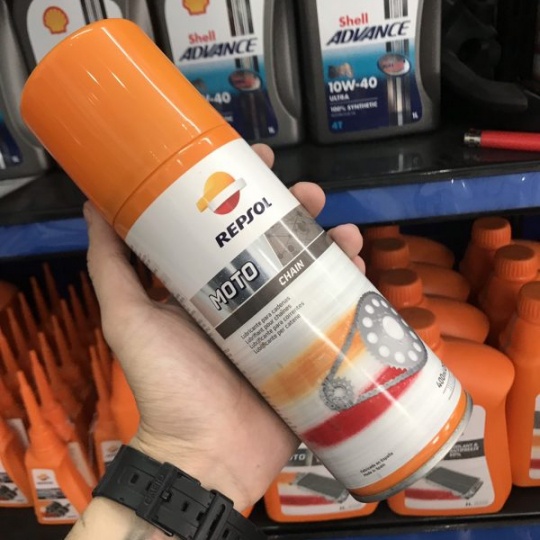 Dung dịch dưỡng xích, dưỡng sên, bôi trơn xích sên xe máy Repsol Chain Lube 400ml