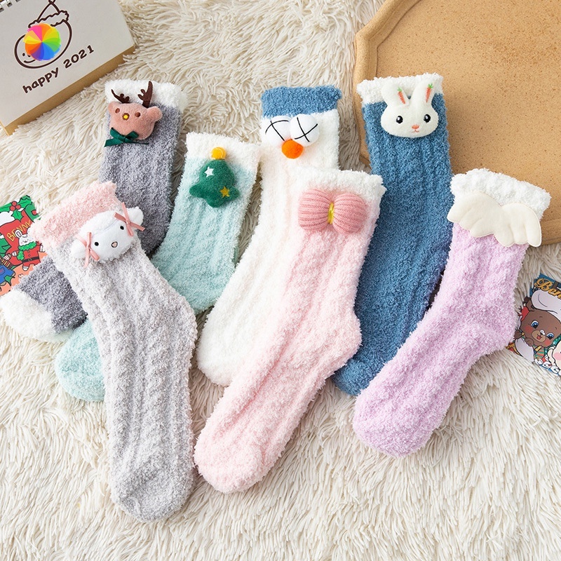 Tất bằng vải lông san hô dày mềm họa tiết hoạt hình giữ ấm chống trượt phong cách Giáng Sinh thời trang thu đông cho nữ