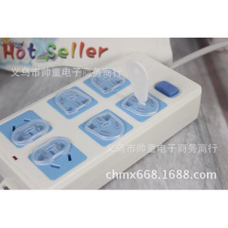 Nút nhựa 2 chấu che ổ cắm điện