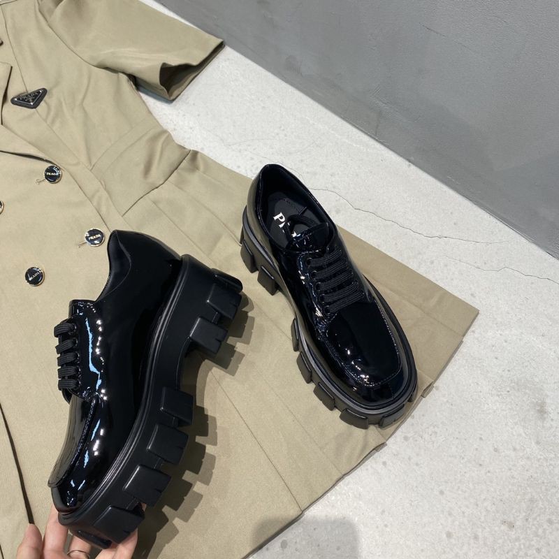 Giày loafer nữ da thật mũi tròn đế 5,5cm Prada