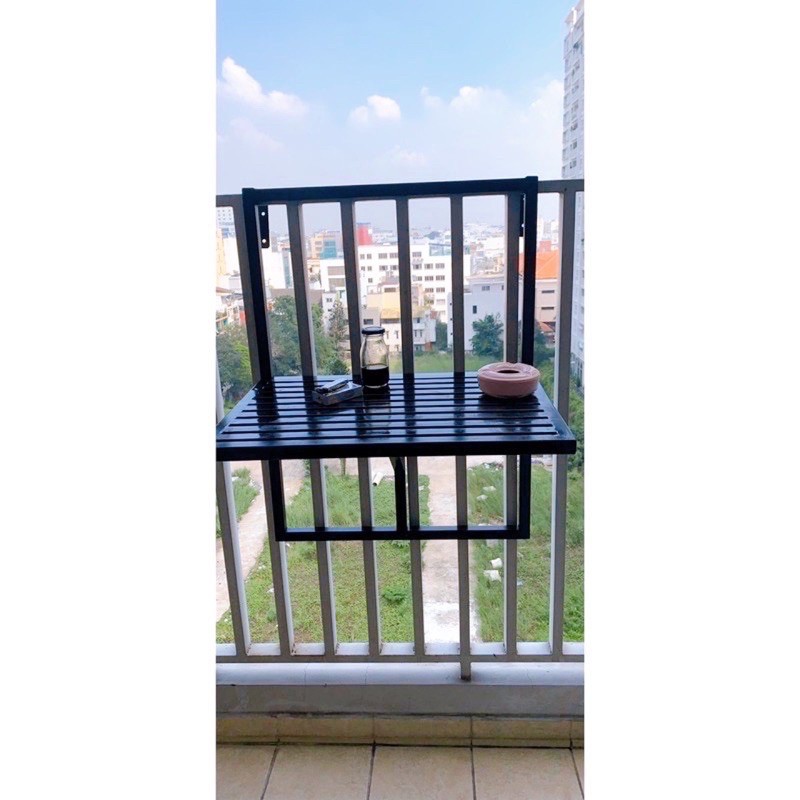 Bàn treo ban công gấp được màu đen GREEN HOME