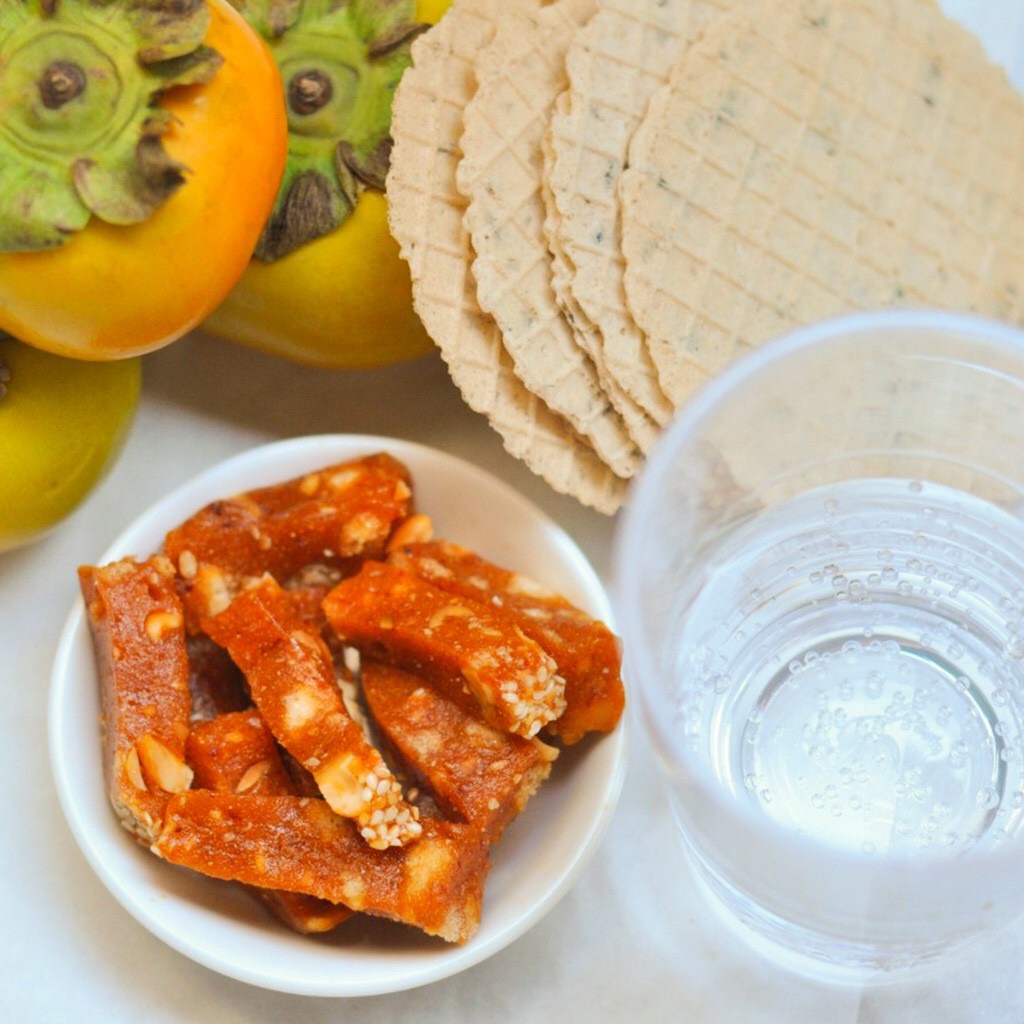 Chè lam Bắc Giang JOY VN Bánh chè lam gấc Đặc sản chè lam hộp 300g