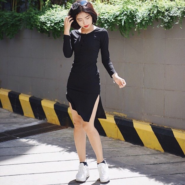 Đầm body hai vạt