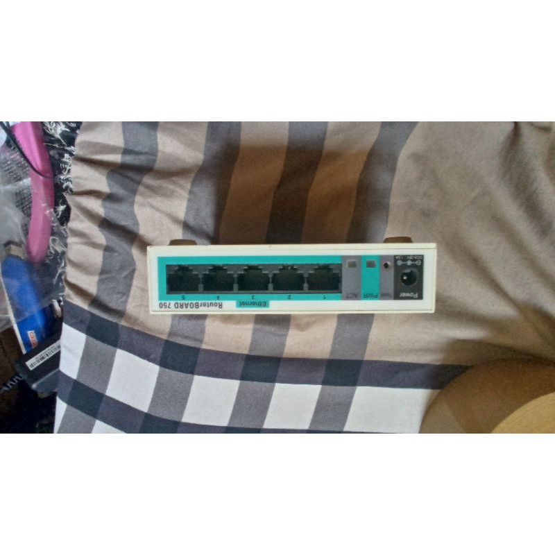 Bộ router mirotik 750Gr3 chịu tải 100 user