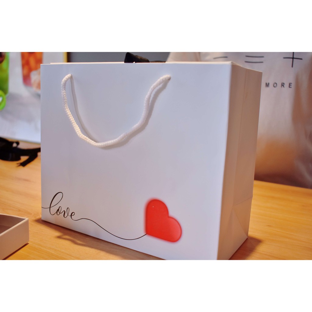 Hộp Quà 8/3 Cao Cấp - Hộp Quà Tình Yêu SweetBox | BigBuy360 - bigbuy360.vn