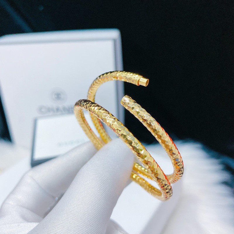 Vòng tay chạm máy mạ vàng - siêu bền