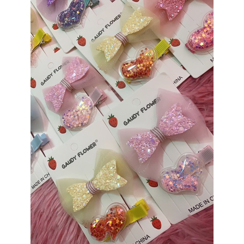 Set 2 kẹp tóc nhiều màu cho bé.