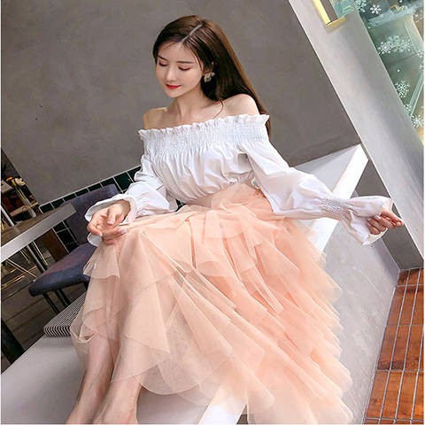 Chân váy dài bằng vải tuyn phong cách thời trang cho nữ